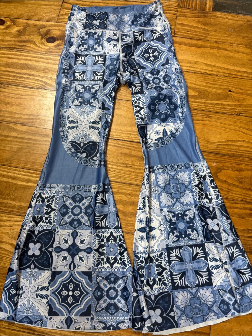 Yoga Democracy Size Small Women’s Flare Leggings Blue Floral Pattern